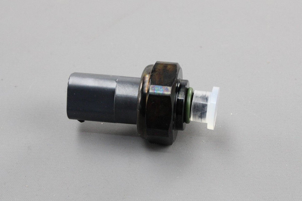 VW Crafter 2006-2016 air conditioning pressure sensor G65 2E0907271D, view 1