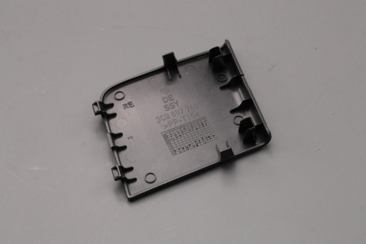 VW Passat Estate B6 B7 tailgate inspection cover (right) 3C9867748 9B9