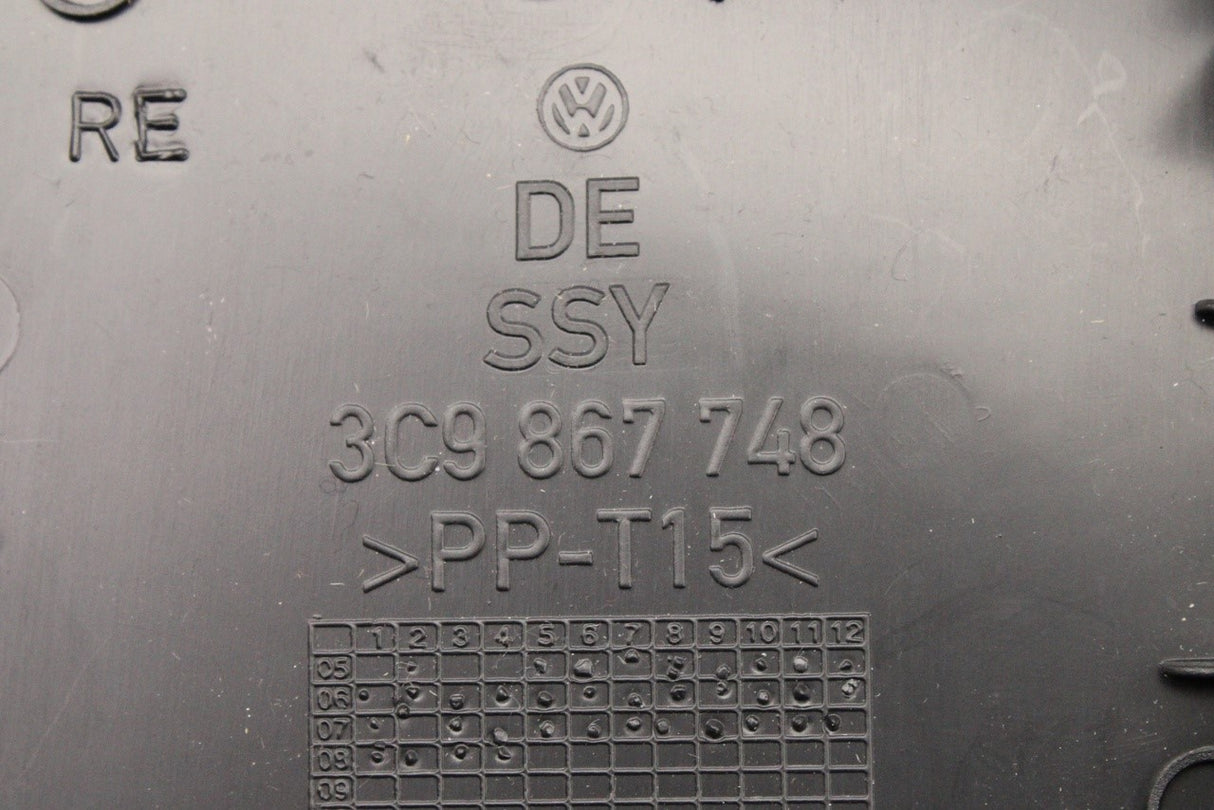 VW Passat Estate B6 B7 tailgate inspection cover (right) 3C9867748 9B9