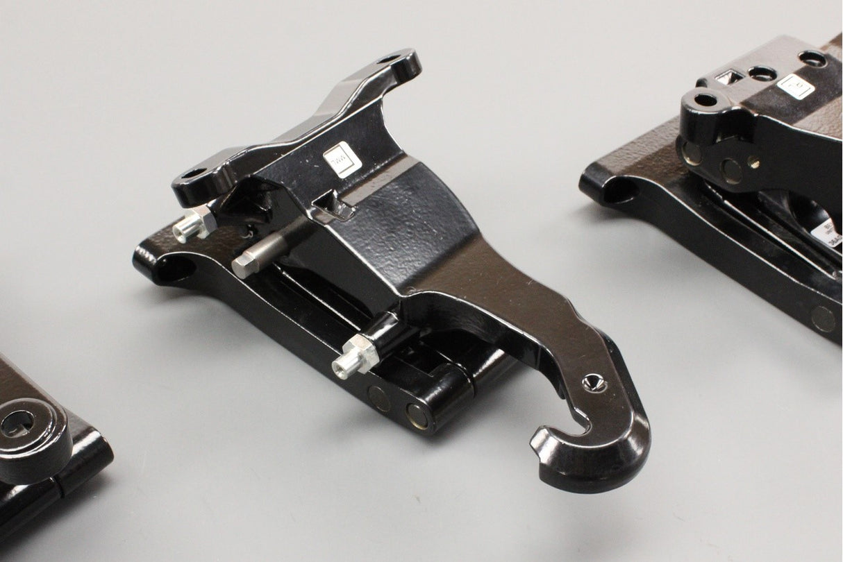 Bentley Bentayga 17-20 side step mounting bracket kit (left) 36A071777