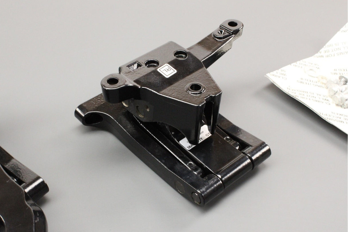 Bentley Bentayga 17-20 side step mounting bracket kit (left) 36A071777