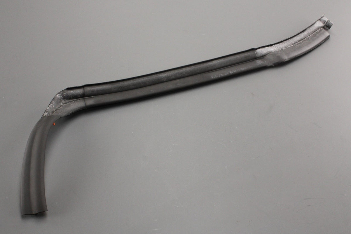 Range Rover 2013-22 lower door seal (rear right) LR046753, view 1