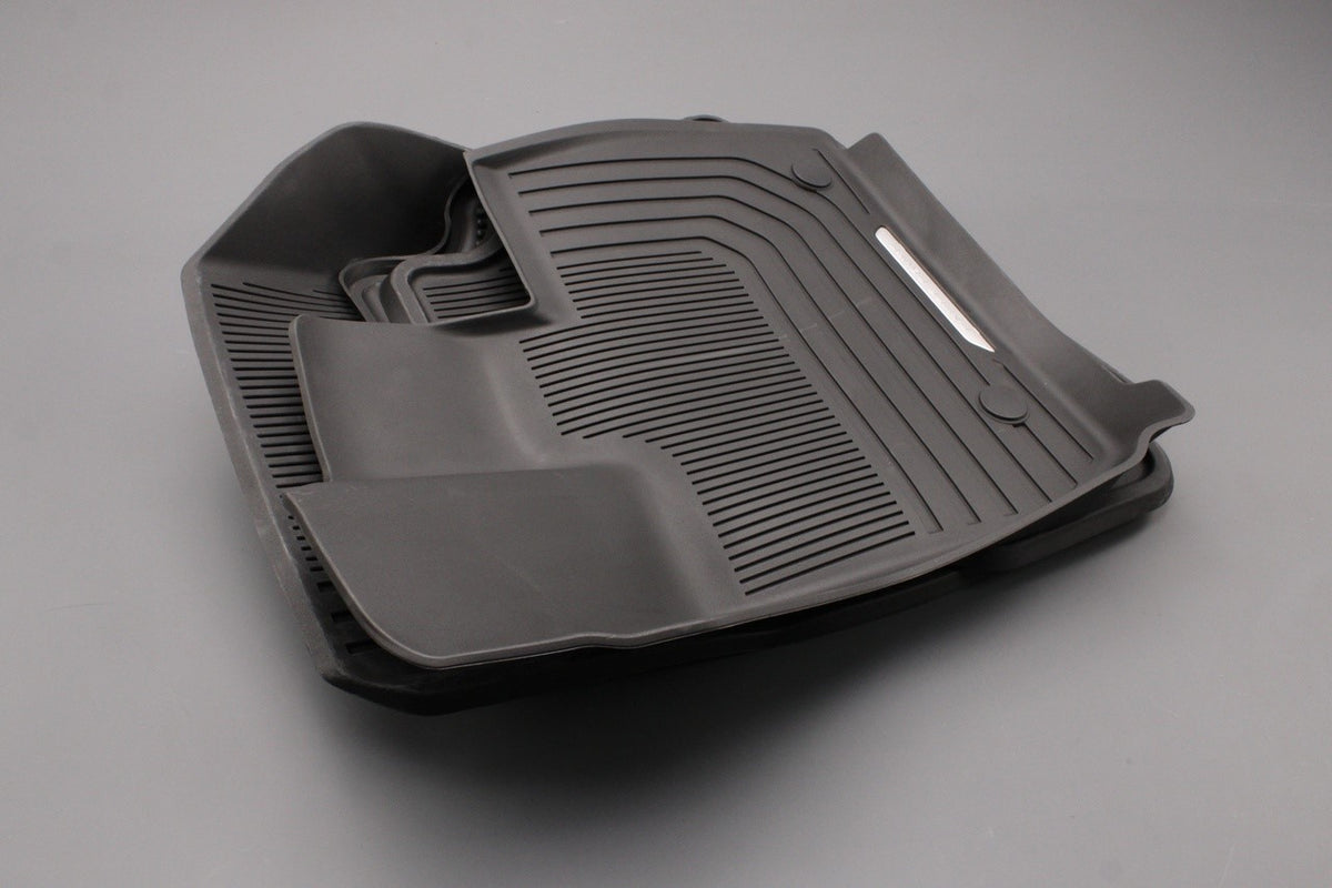 Range Rover 2022-on RHD rubber contour floor mats set VPLKS0626, view 1