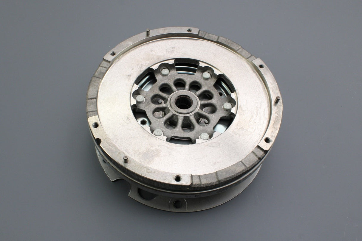 Audi A4 B8 A5 A6 C7 2.0TDI 6 speed manual gearbox flywheel 0B1105266AL