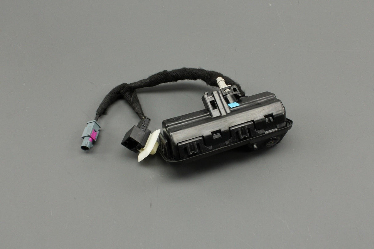 Skoda Fabia 2022-on boot lid handle with reversing camera 6VE827566
