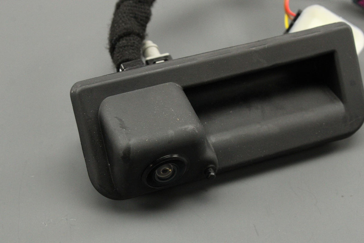 Skoda Fabia 2022-on boot lid handle with reversing camera 6VE827566