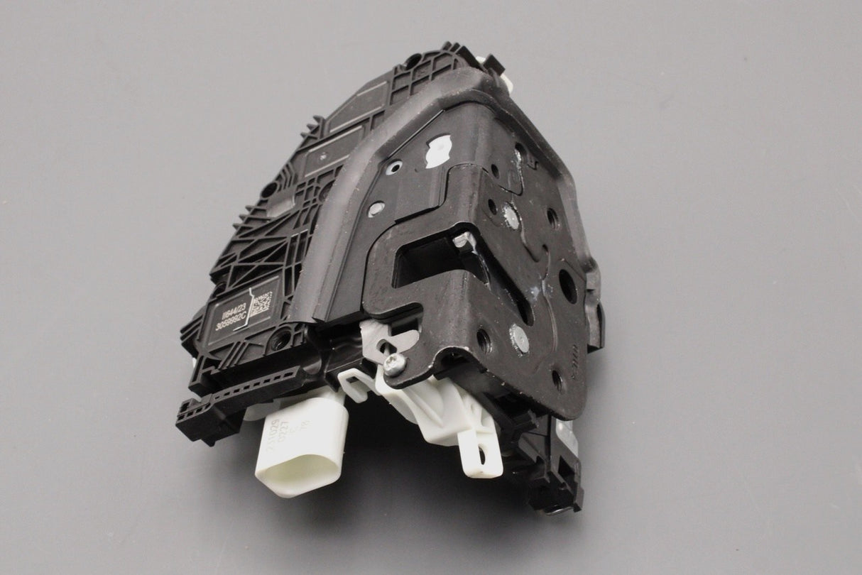 Audi A4 RS4 2016-on A5 RS5 2017-on Q5 rear door lock (right) 4G0839016P