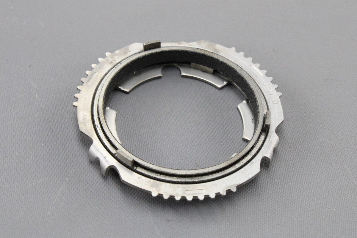 VW Transporter California T6 1/2 gearbox gear synchro rings 0A5311197A, view 1