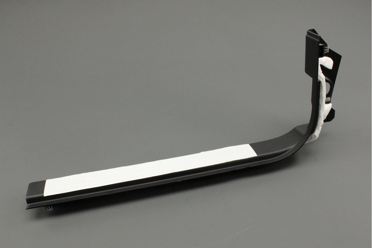 Land Rover Discovery Sport 15-on front sill scuff plate (right) LR127120, view 1