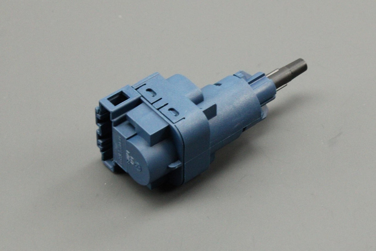 VW Up! Audi A3 A6 Skoda Fabia SEAT 1999-on clutch pedal switch 6Q0927189, view 1