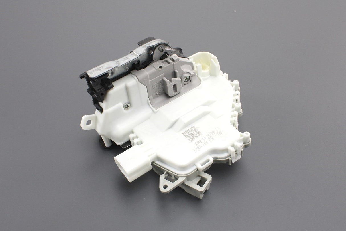 Audi A4 A6 A7 Q5 Q7 RS4 RS5 RS6 RS7 front door lock (right) 8J2837016E