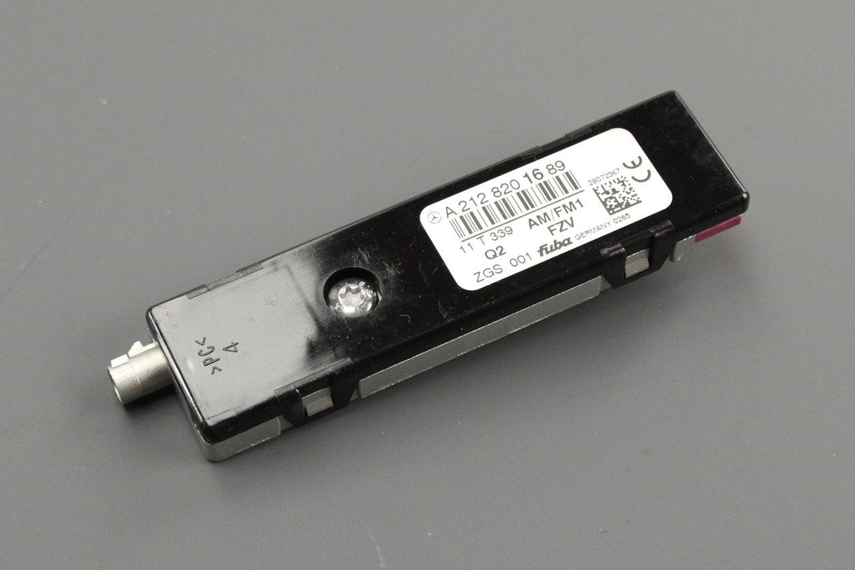 Mercedes-Benz E-Class AM/FM radio amplifier A2128201689
