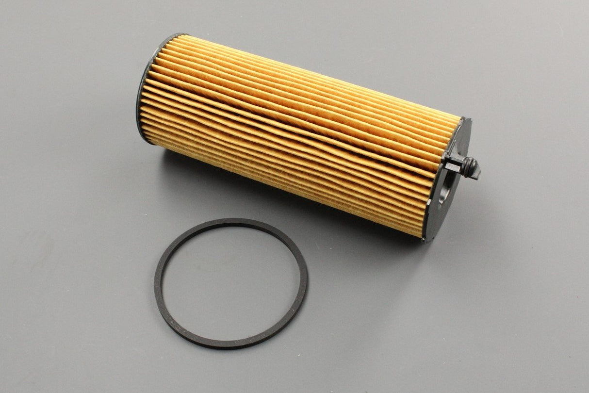 VW Touareg Audi A4 A6 A8 Q7 03-10 oil filter (2.7 3.0 TDI) 057115561L