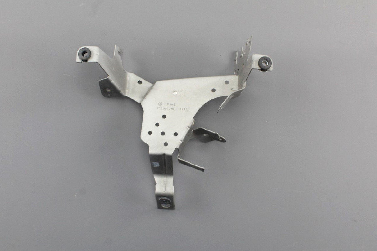 VW Transporter T5 T6 vacuum valve retaining plate bracket 7E0906279E