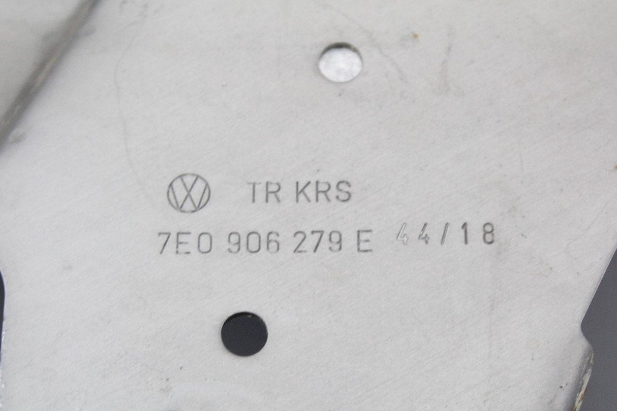 VW Transporter T5 T6 vacuum valve retaining plate bracket 7E0906279E