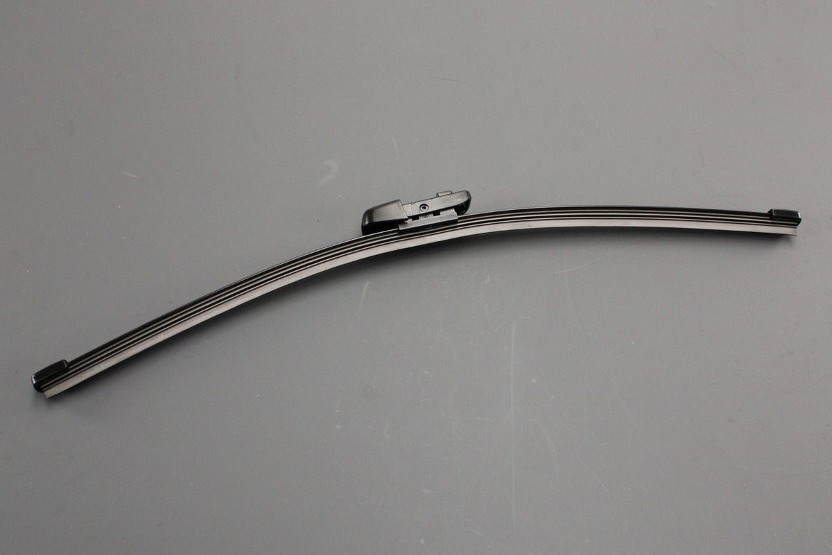 VW Tiguan SEAT Tarraco 2016-on 370mm aero wiper blade (rear) 5NA955427A, view 1
