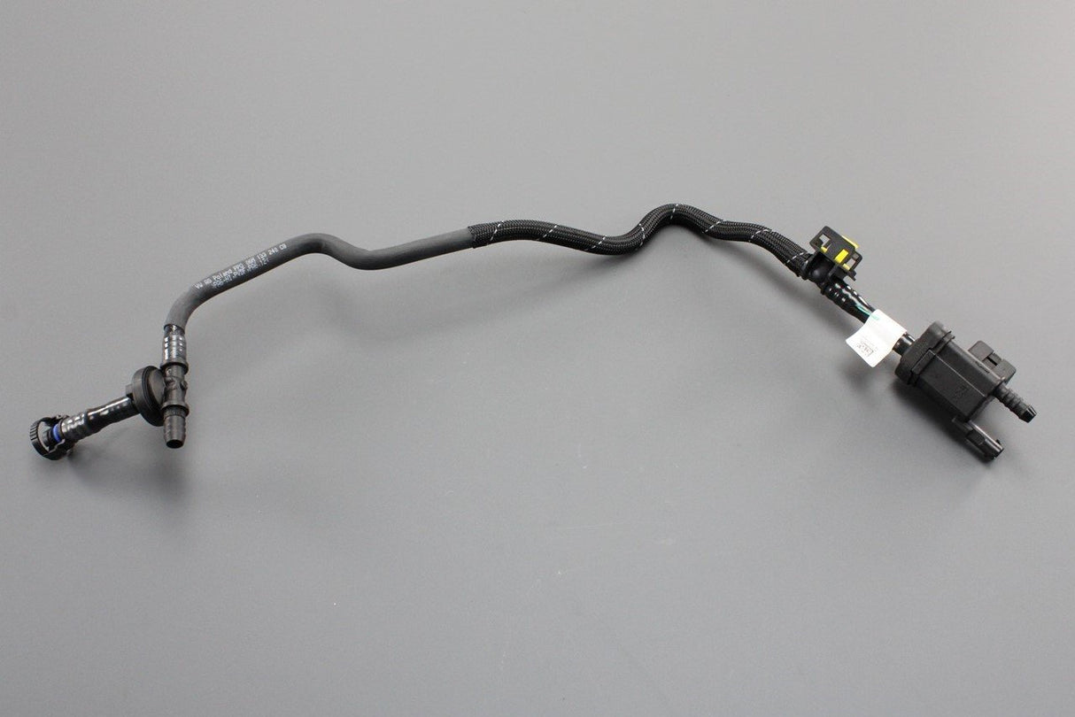 Audi A4 A5 A6 A7 Q5 Q7 Q8 3.0 TFSI vacuum pipe with valve 06M133240CG