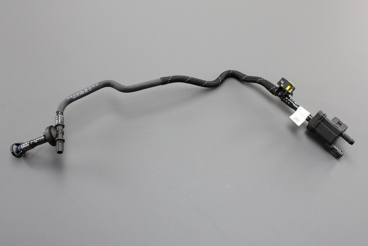 Audi A4 A5 A6 A7 Q5 Q7 Q8 3.0 TFSI vacuum pipe with valve 06M133240CG, view 1