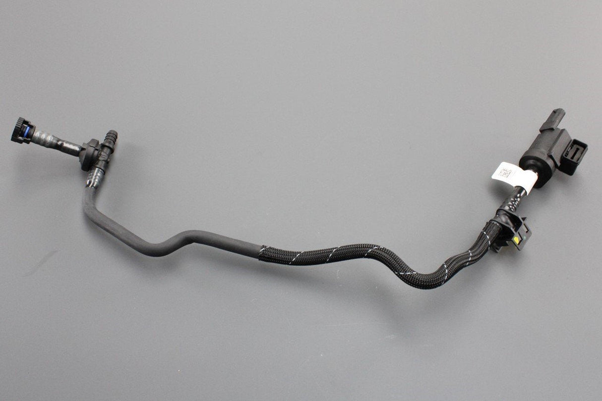Audi A4 A5 A6 A7 Q5 Q7 Q8 3.0 TFSI vacuum pipe with valve 06M133240CG