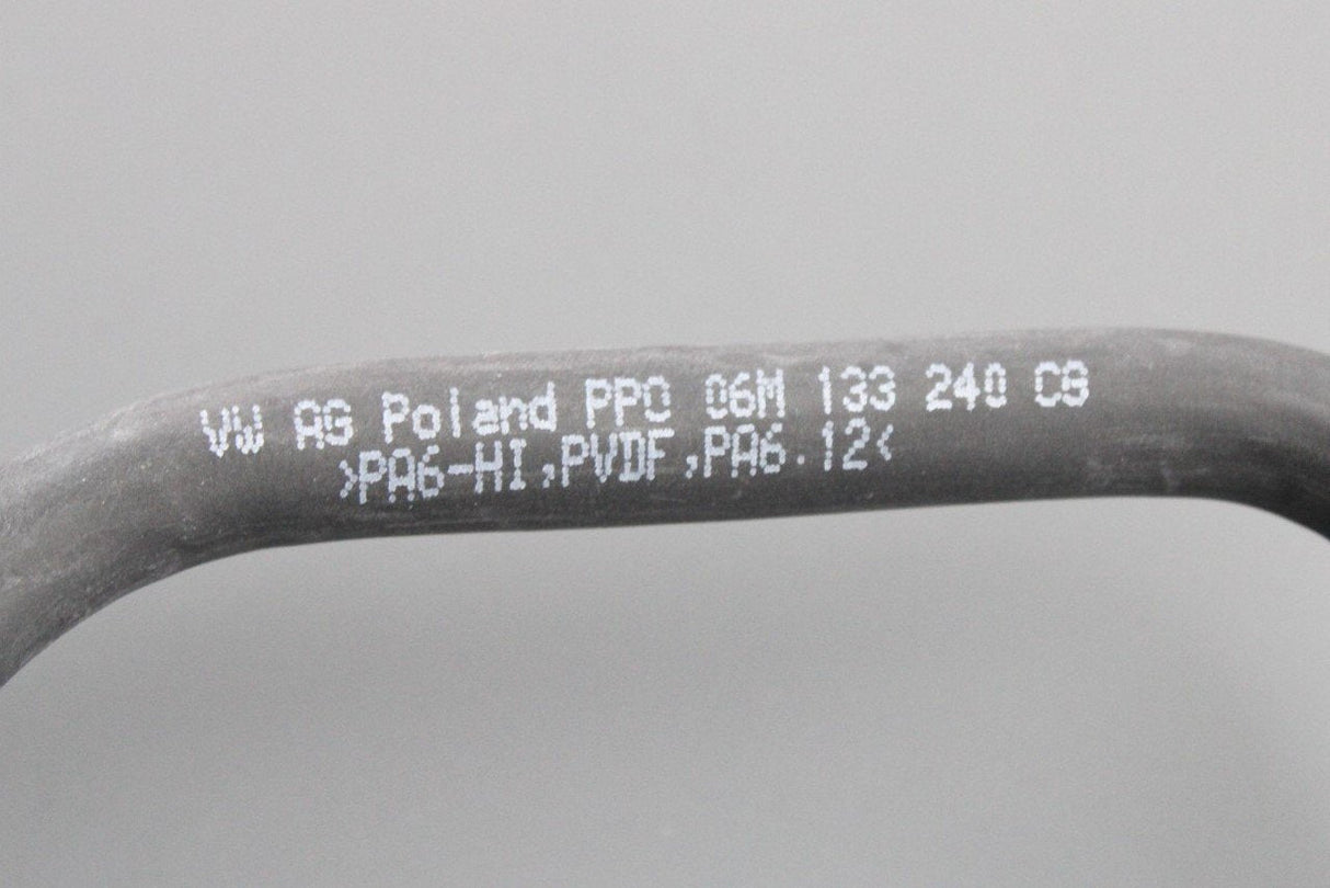 Audi A4 A5 A6 A7 Q5 Q7 Q8 3.0 TFSI vacuum pipe with valve 06M133240CG