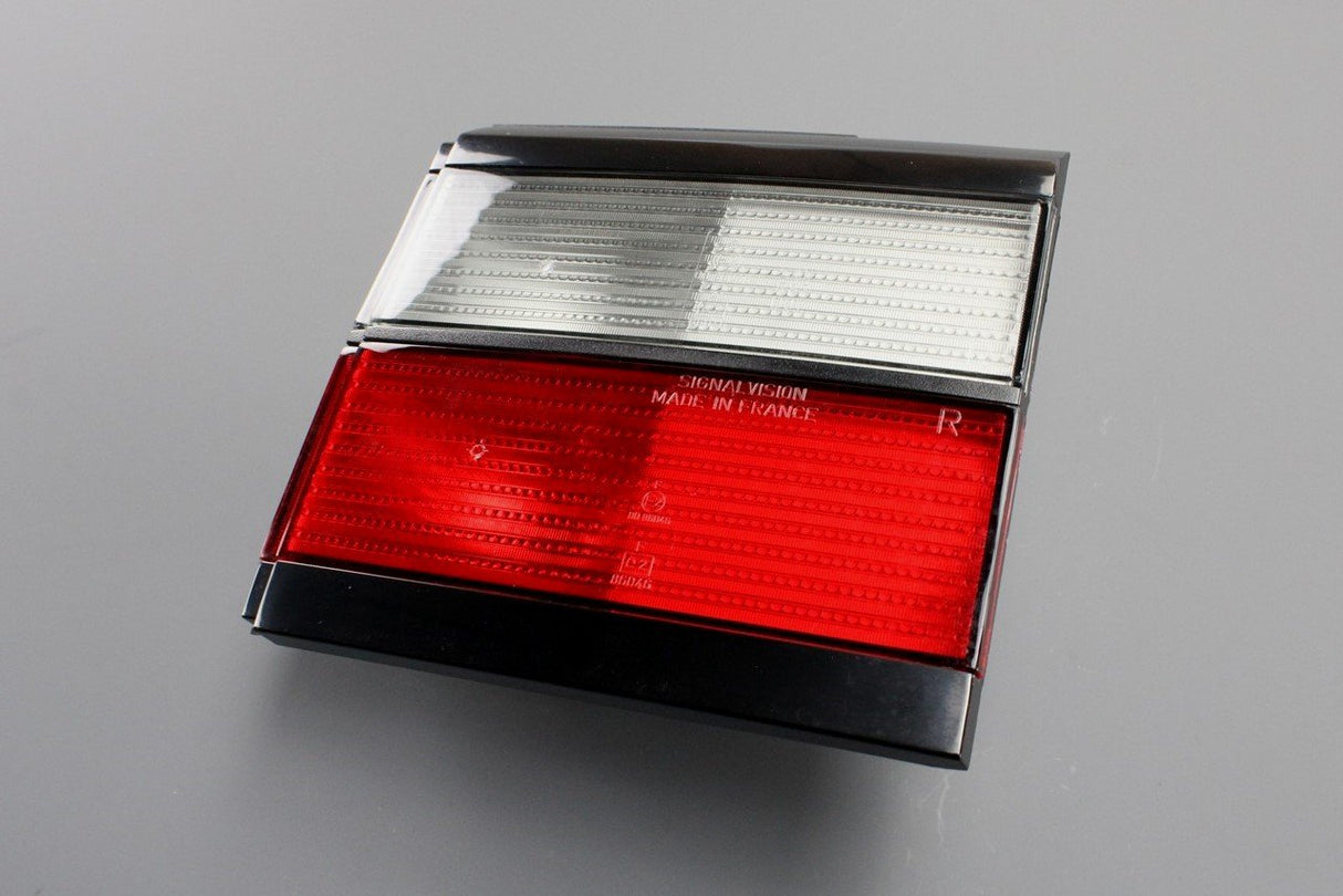 VW Passat estate reverse & fog tail light (right, inner) 333945108A