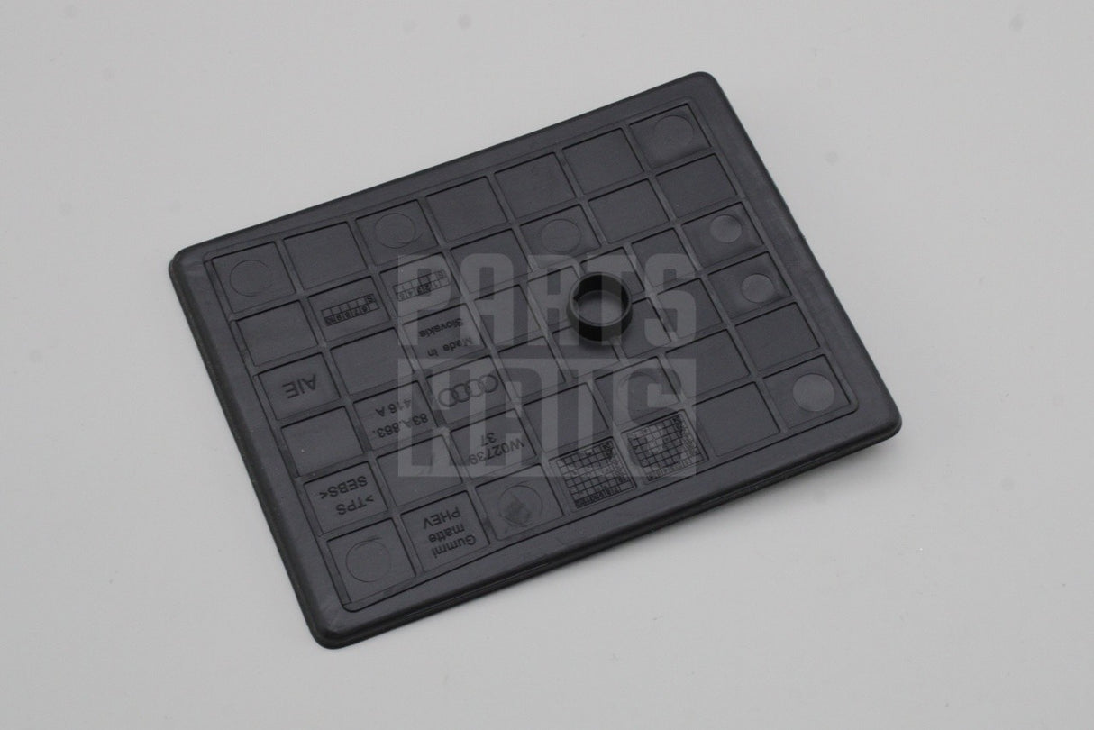 Audi Q3 SQ3 RSQ3 centre armrest storage compartment insert 83A863416A
