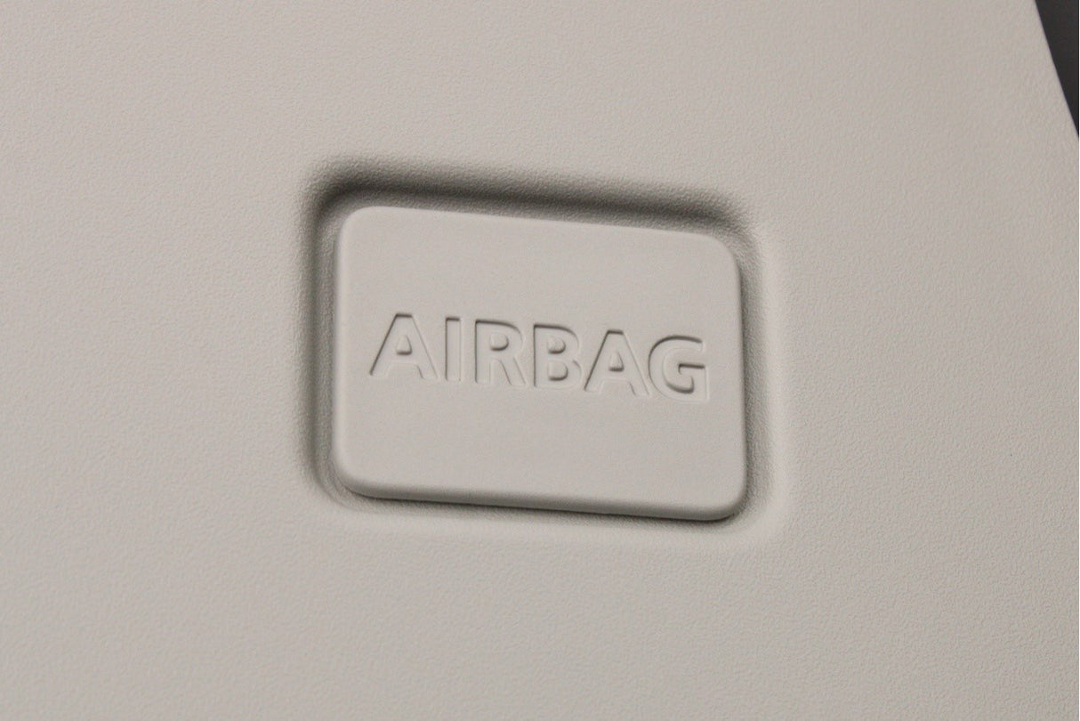 Land Rover Discovery Sport 15-on interior d-pillar trim (left) LR060542