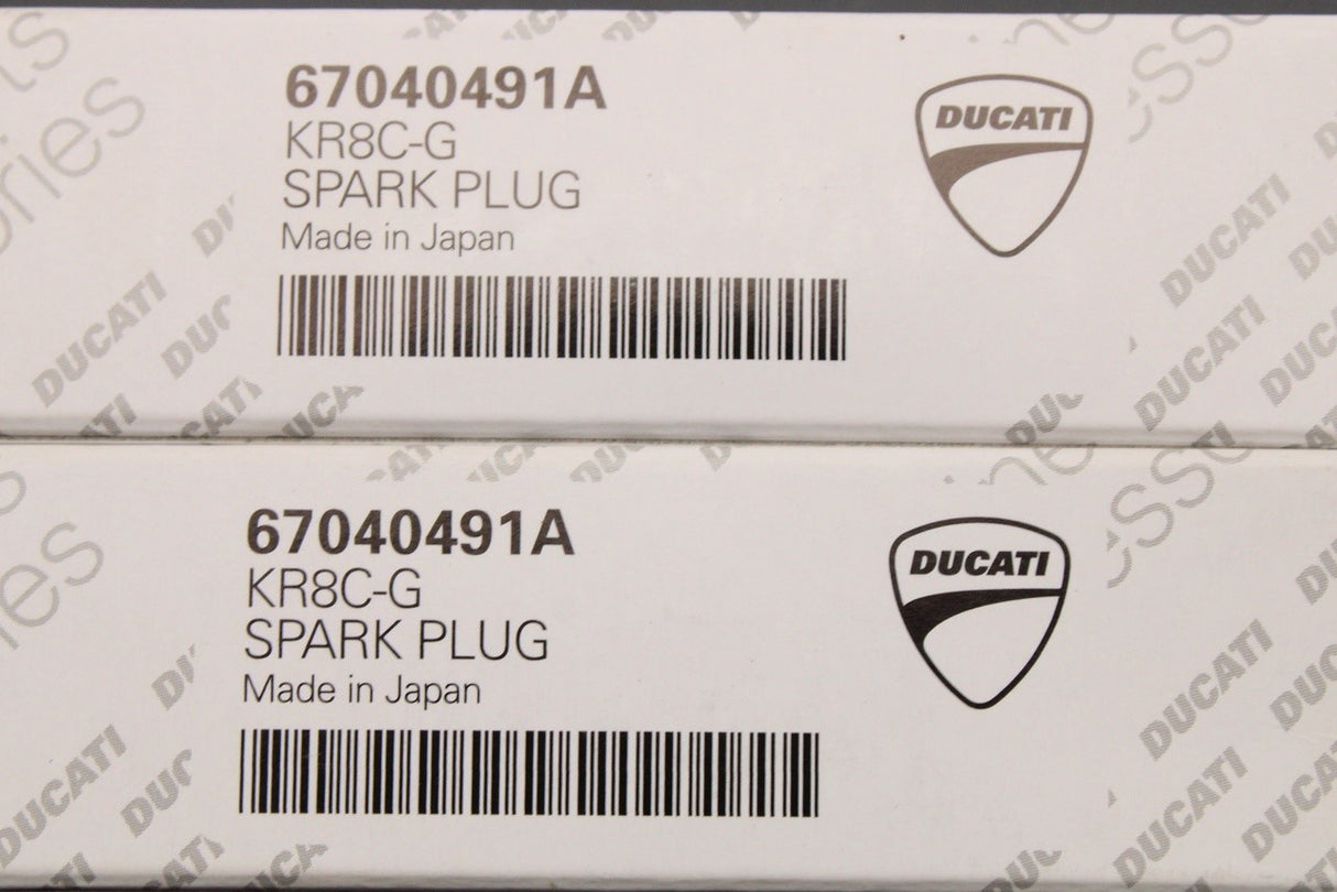 Ducati Scrambler 400 Sixty2 2016-2020 spark plug set (x2) 67040491A