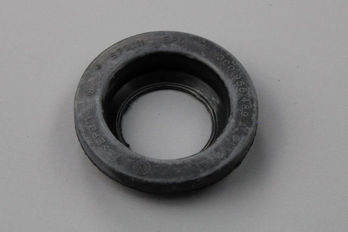 Audi A6 A7 A8 Q3 Q5 VW Passat CC washer bottle filler seal 3C0955489A, view 1