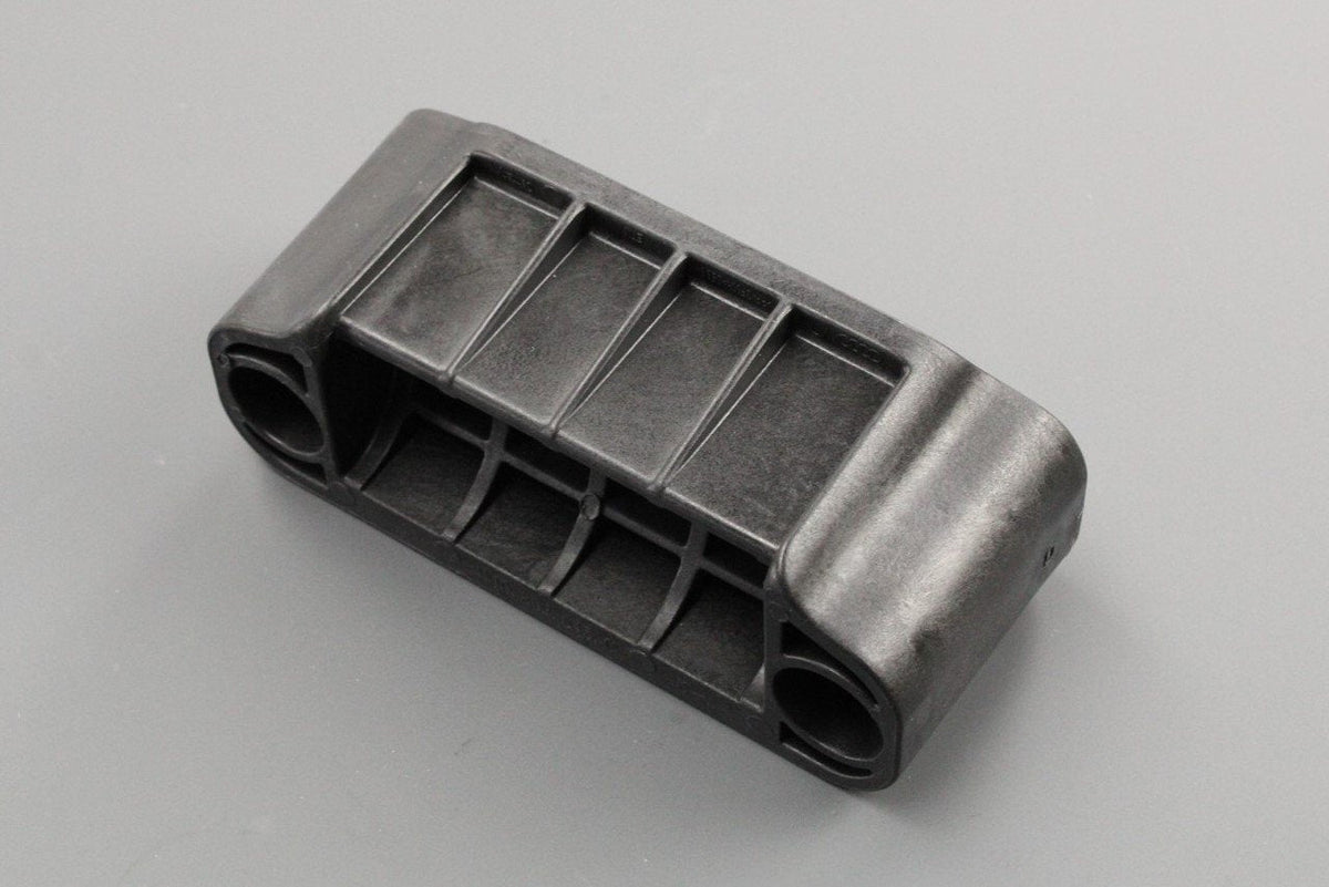 Audi Q7 Q8 VW Touareg jacking point socket (front) 4M0802845C, view 1