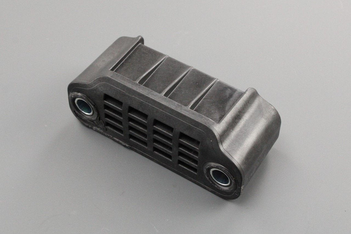 Audi Q7 Q8 VW Touareg jacking point socket (front) 4M0802845C