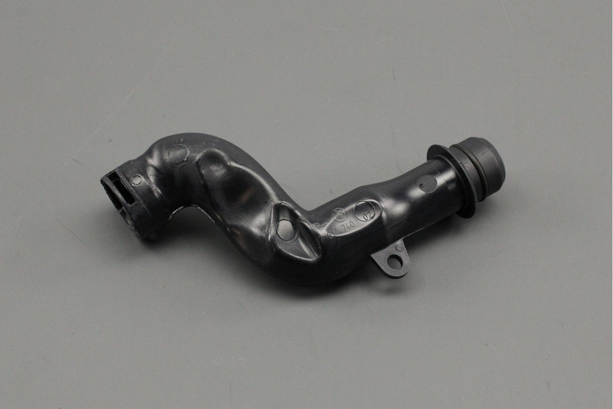 BMW 3 4 5 6 7 X3 X4 X5 X6 cylinder head vent hose 11127810740, view 1