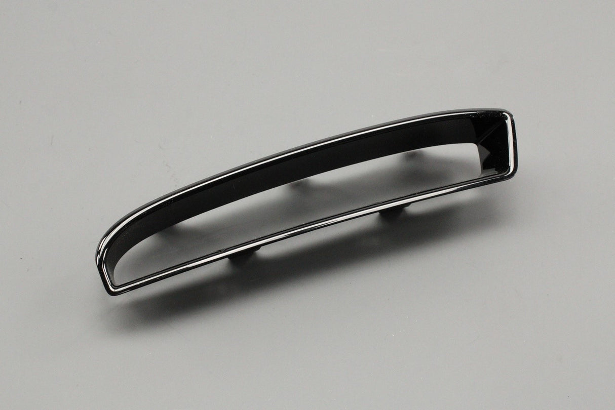 Land Rover Discovery 5 2017-on front lower bumper trim (right) LR082888