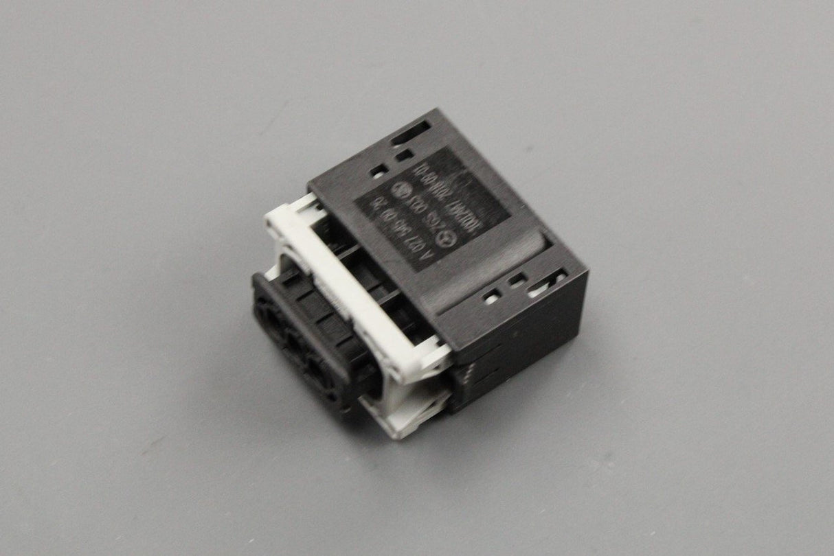 Mercedes-Benz 3-pin wiring housing connector A0275450926