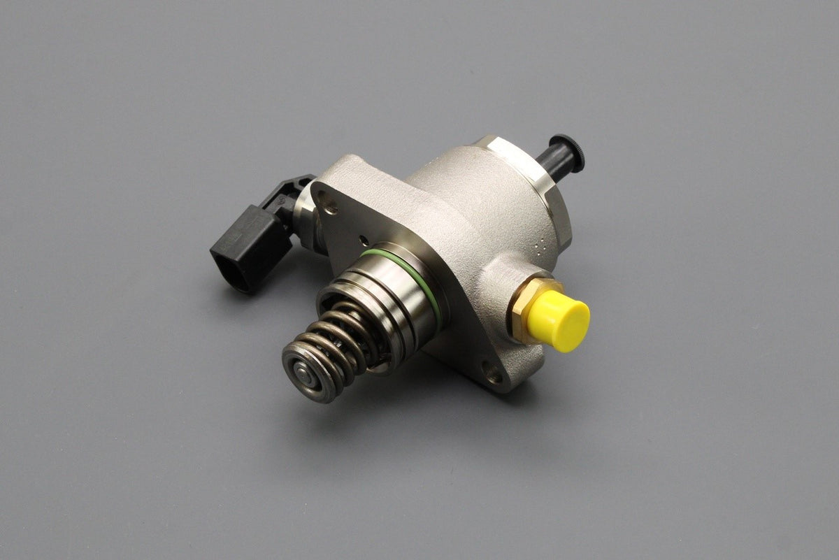 VW Golf Passat T-Roc Tiguan 2.0 TSI high pressure fuel pump 06L127027C, view 1
