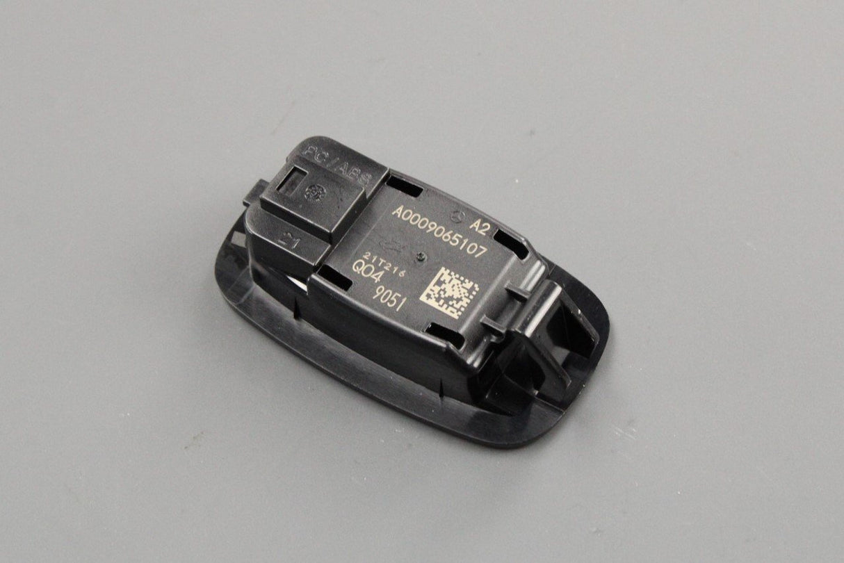 Mercedes-Benz C-Class interior footwell light A0009065107