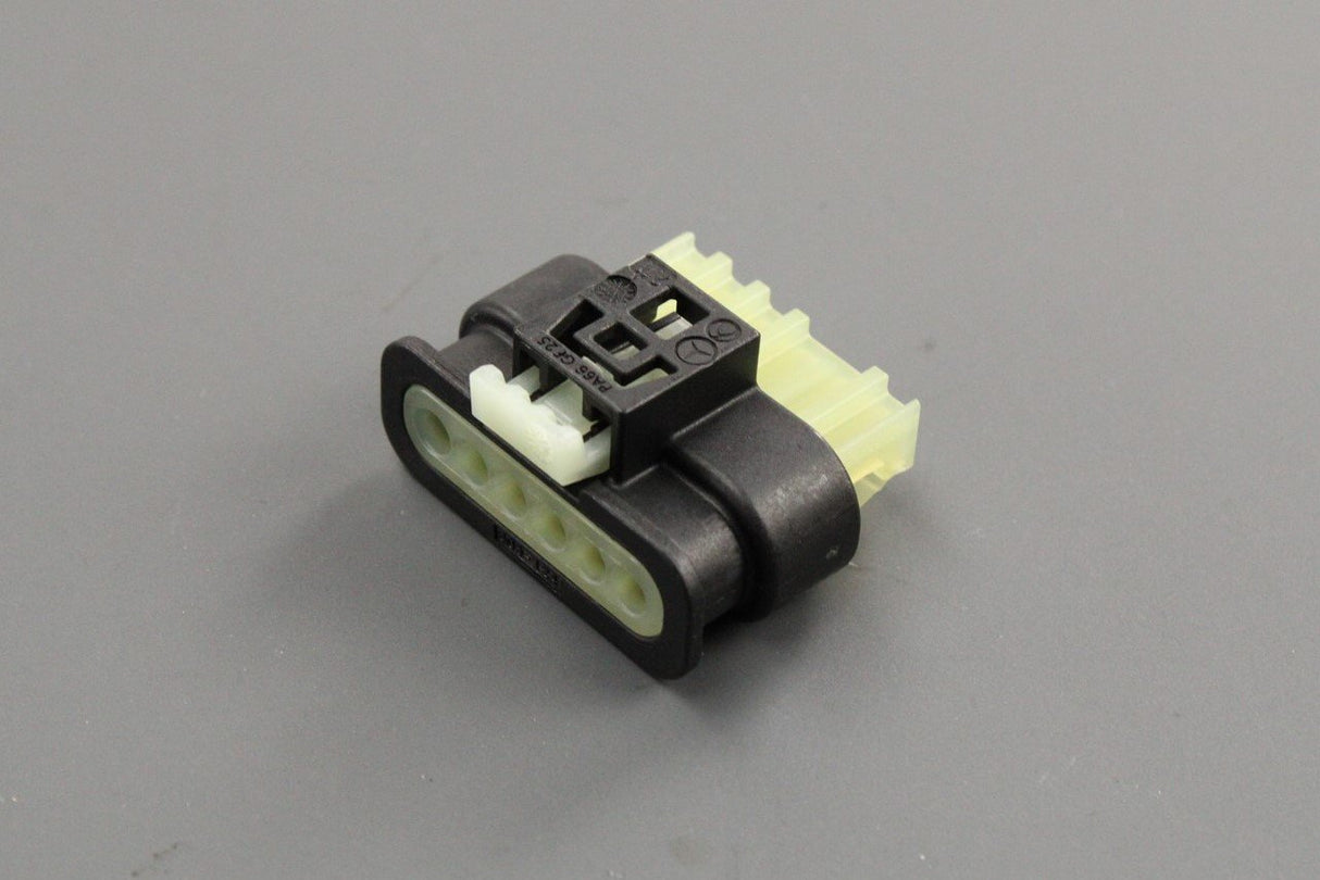 Mercedes-Benz 6-pin wiring housing connector A0325459626