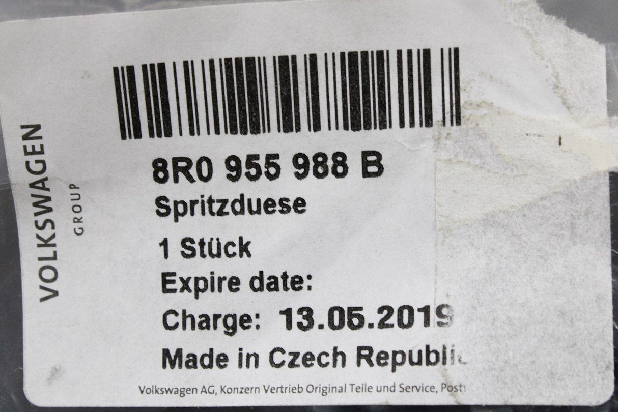 Audi Q5 SQ5 2009-2017 heated windscreen washer jet (right) 8R0955988B