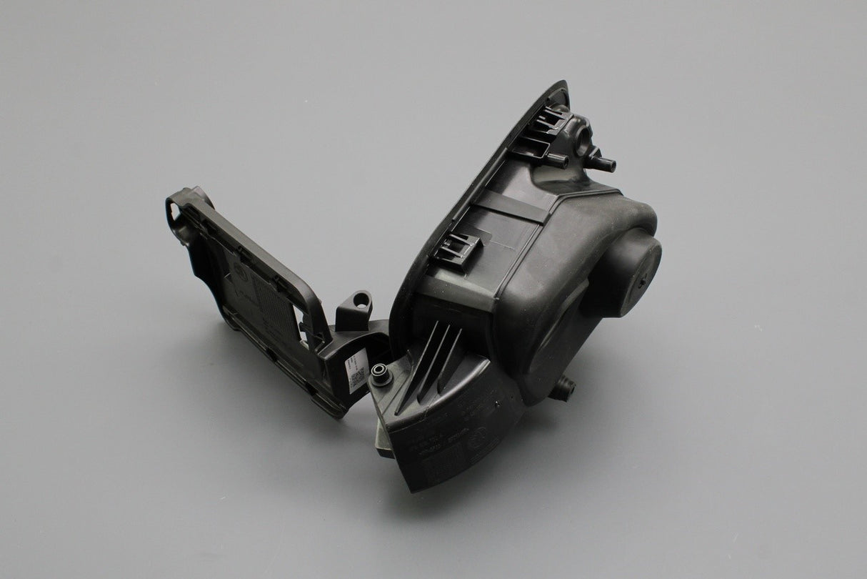 Skoda Superb Saloon 2024-on fuel filler flap (petrol) 3P3809702