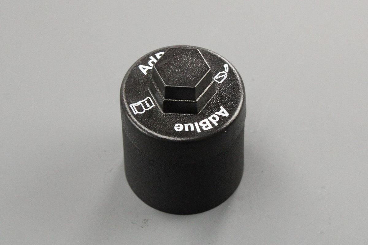 Audi A6 A7 Q7 2010-2018 adblue end cap 4L0131980D, view 1