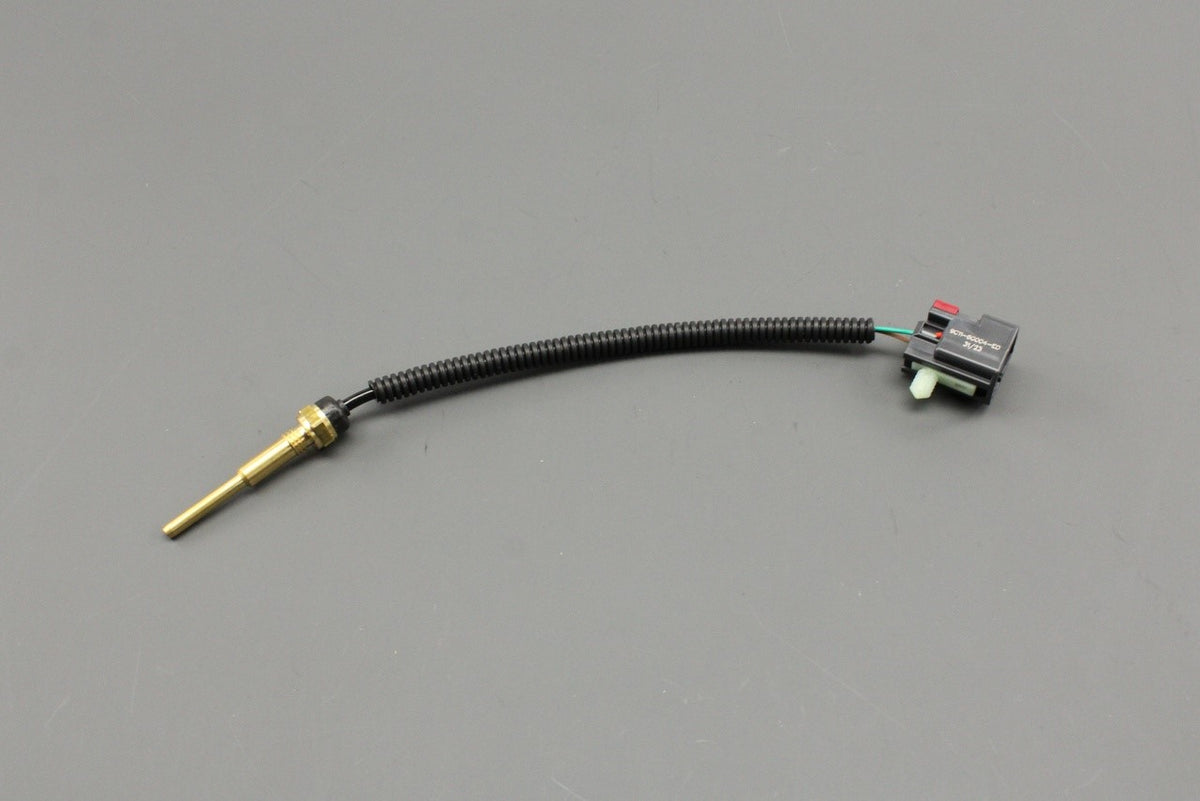 Land Rover Defender L316 2.4 diesel engine temperature sensor LR039220, view 1