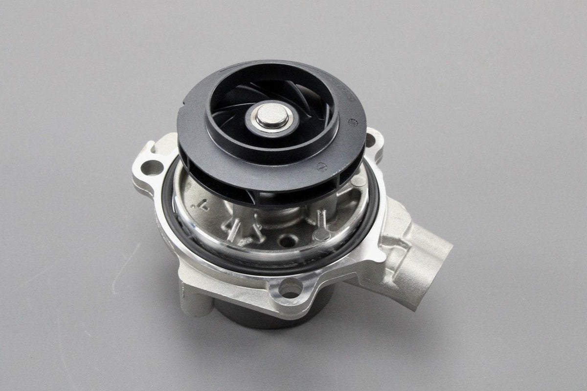 VW Transporter Crafter 2.0 TDI coolant pump 04L121011M, view 1