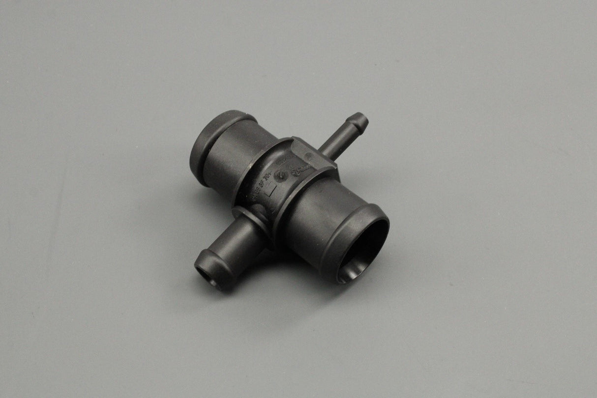 VW Golf Passat Touran Audi A3 Leon Octavia 1.6 coolant flange 1K0121087E