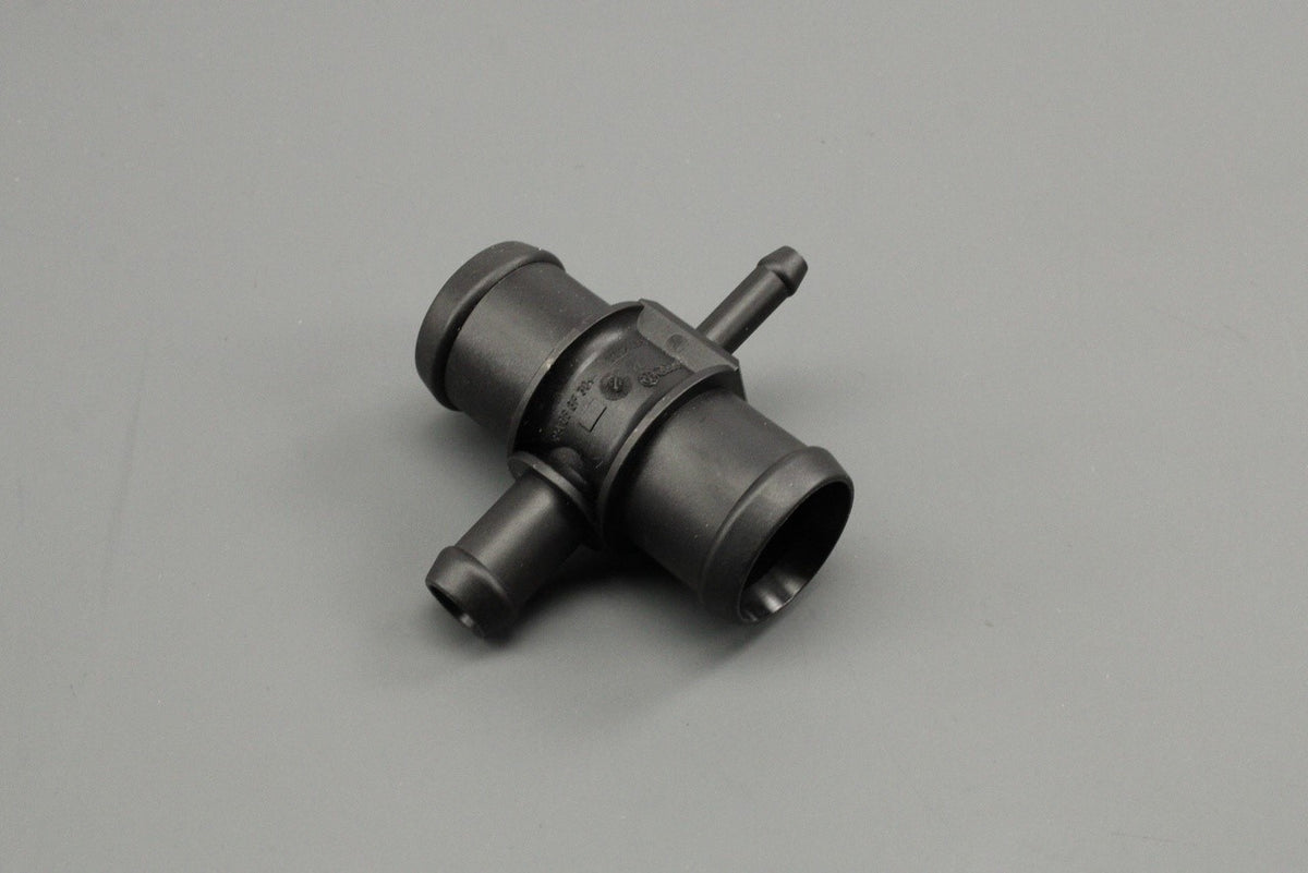 VW Golf Passat Touran Audi A3 Leon Octavia 1.6 coolant flange 1K0121087E, view 1
