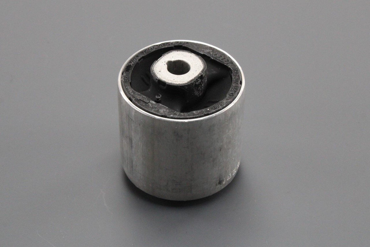 Audi A4 A5 A6 Q5 RS4 RS5 front inner lower suspension bush 8K0407183G