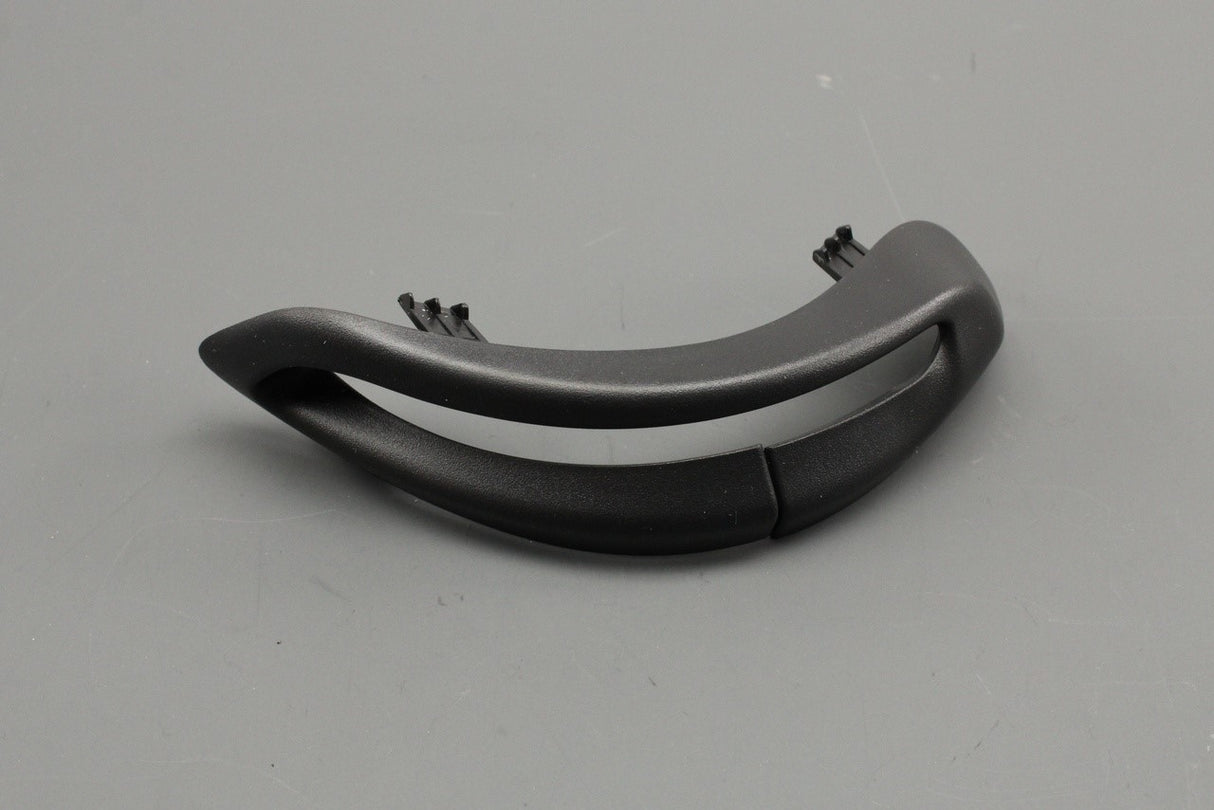 Land Rover Discovery Sport 2015-on seat belt guide (rear right) LR060575