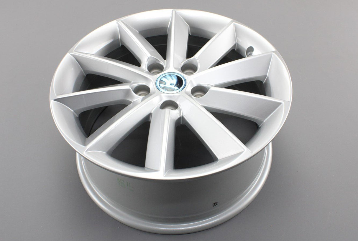Skoda Superb 2014-2015 Helix Alloy wheel 16x7 (Silver) 3T0071496B 8Z8