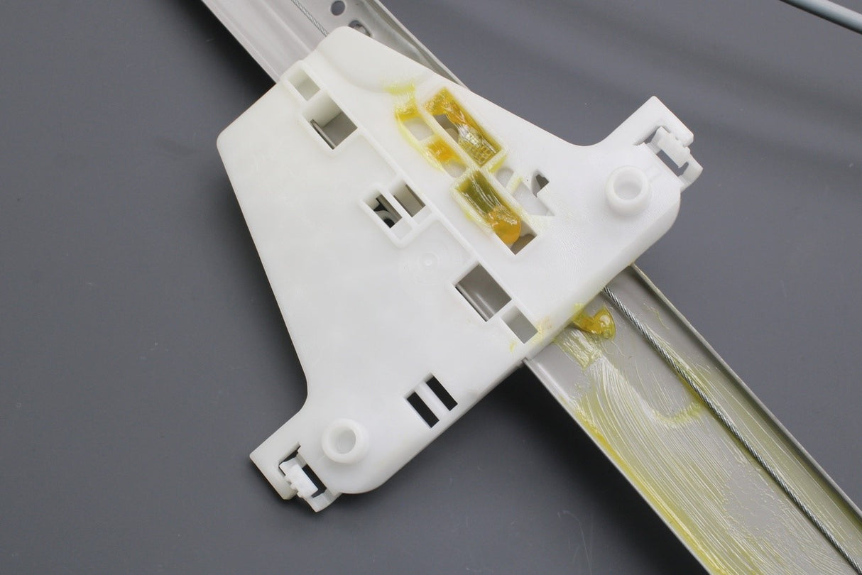 VW Fox 2005-2012 3-door window regulator (left) 5Z3837461A
