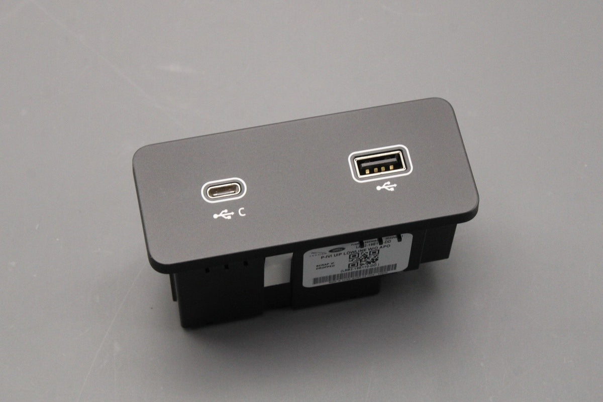 Land Rover Defender Range Rover Sport audio input socket LR161829, view 1