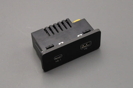 Land Rover Defender Range Rover Sport audio input socket LR161829